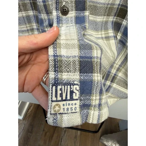Vintage Levis Mens Plaid Button Up Shirt Textured Flannel Long Sleeve Small - Picture 3 of 5